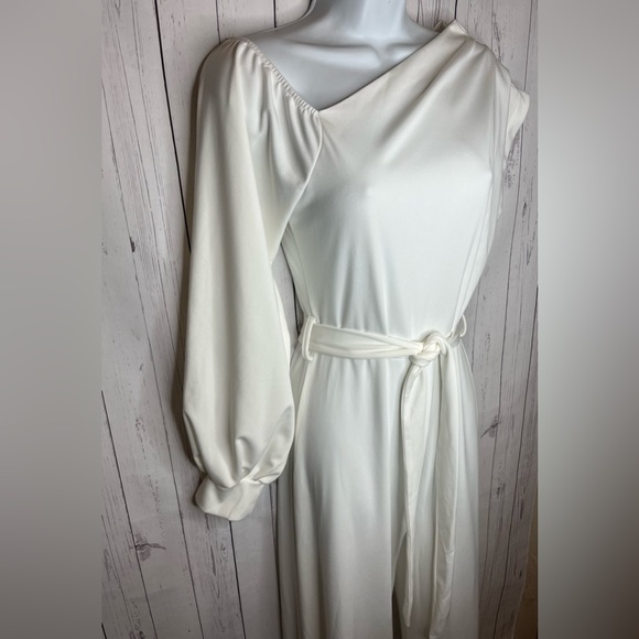 NEW Stylish White Jumpsuit Women’s Medium Asymmetrical Top Fabric Belt - Picture 4 of 8